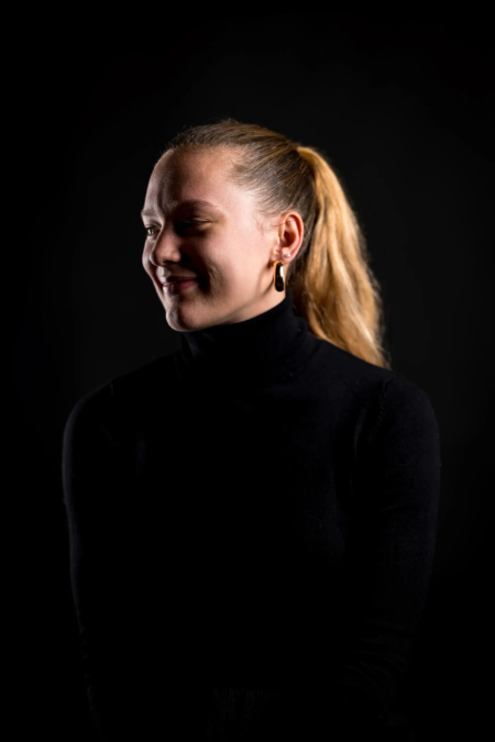 Studio-Portrait-Frau-Blond-Zangenlicht Studio-Portrait-Frau-Blond-Zangenlicht