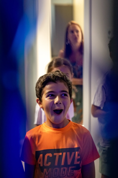 Werbefotografie-Kind-staunt-vor-Virtual-Reality Werbefotografie-Kind-staunt-vor-Virtual-Reality